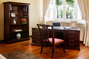 The Seville set offers a full-sized executive desk with stately design. Plenty of drawers for storage & ample working space.
<br>Desk size: 168 x 88 x 76 cm, Bookshelf size: 100 x 35 x 190 cm